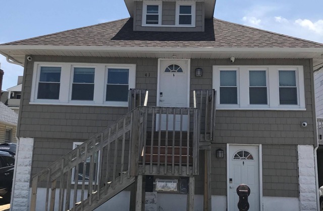 8 bedroom, 3 full bath, Ocean Block near Everything