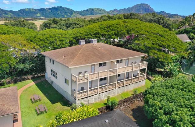 8 Bedroom Home - Sleeps 16 with AC - Less than a 1 Minute Walk to Poipu Beach!