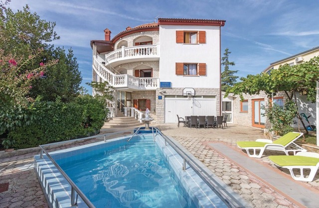 8 bedroom stunning home in Pula