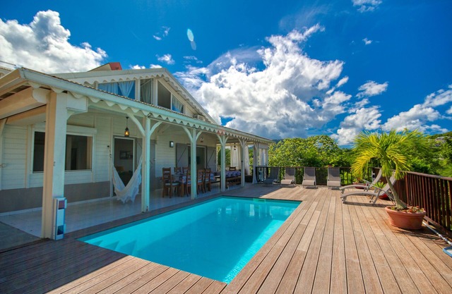 8 bedrooms villa with sea view (MQTI09 16p)