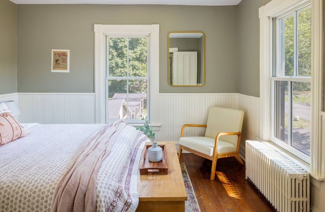 8 Min To Hudson! Newly Renovated Home w/Yard