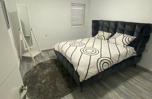 8 min to the sea! Very big appartment