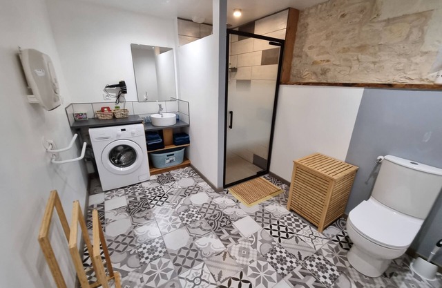 8-person gite with swimming pool and pétanque court, 25 minutes from Futuroscope.