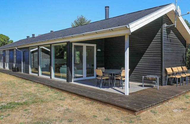 8 person holiday home in Ålbæk-By Traum