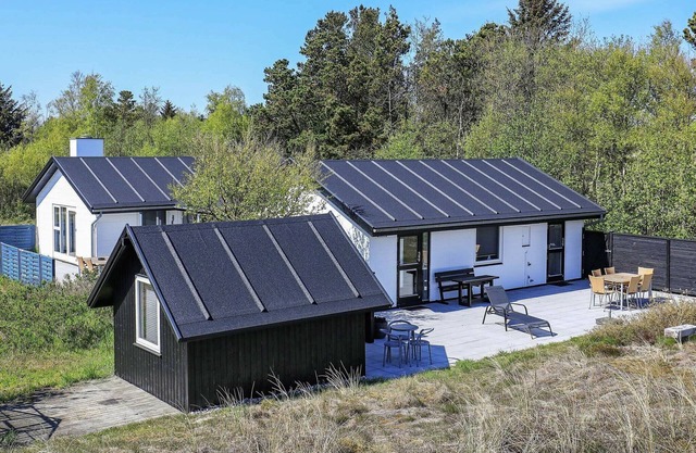 8 person holiday home in Ålbæk