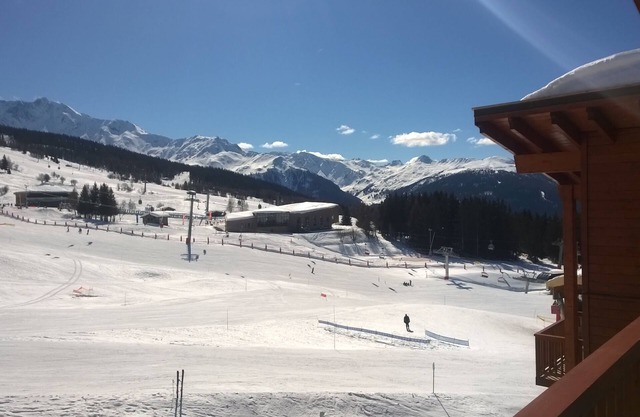 87m2- Ski In & Out - Pool/Spa/Jacuzzi - Highest Floor - 5* Residence -Arcs1800