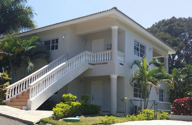 8BD guest-friendly complex with pool and sports courts, near everything in Sosua