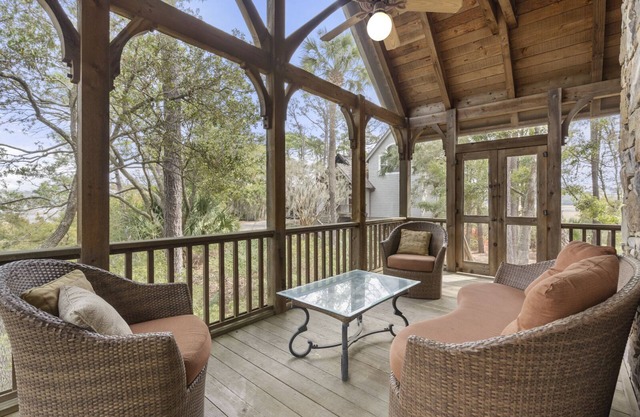 9 Club Cottage: 2BR, Marsh Views, Bike to Beach, Credit for Bikes/Beach Gear