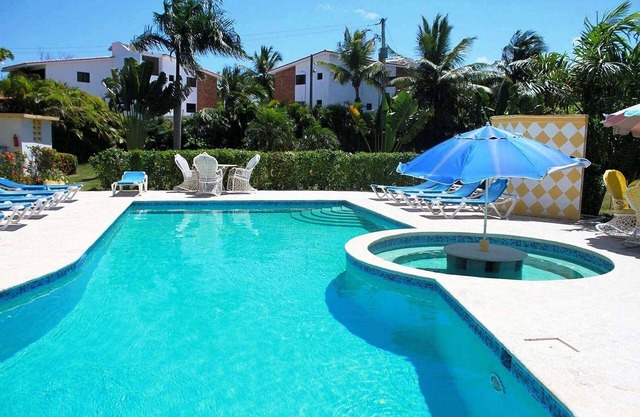9BD guest-friendly villa in El Batey, pool/Wi-Fi/cable TV/AC, near everything