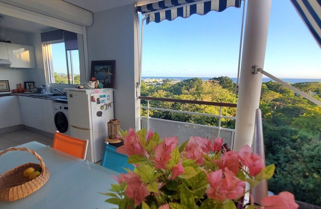 A 5 Minutes à Pied de la Plage, Joli Appartement T2 Avec vue mer des Caraïbes