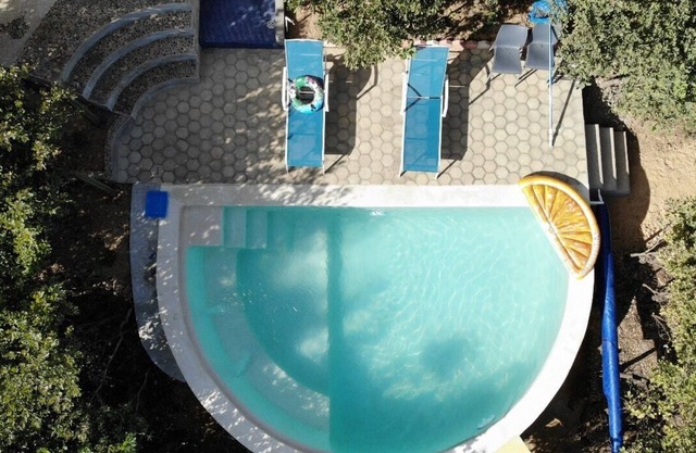 A beautiful loft in nature but close to the city, with pool/streamer