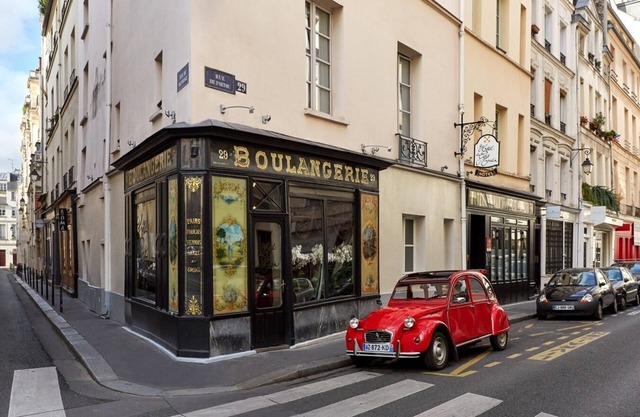 A CLASSIC FRENCH CHARM PERFECTLY OVERLOOKING THE ICONIC PLACE DE LA RÉPUBLIQUE.
