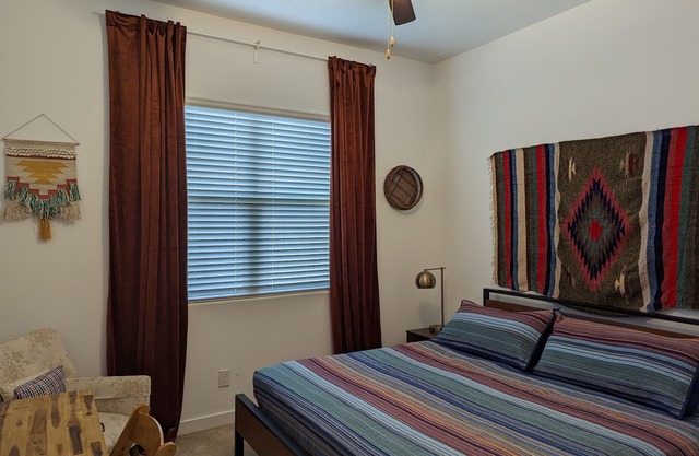 A Comfy & Cozy Southwest Haven! Close to Downtown PHX!