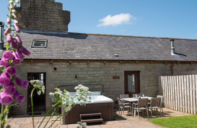 A cottage that sleeps 6 guests in 3 bedrooms