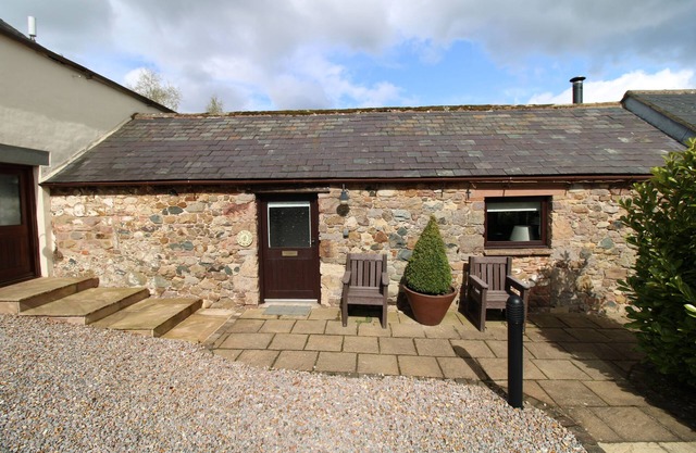 A cottage that sleeps 2 guests in 1 bedroom