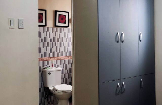A cozy and a safe place! 5 minutes to malls and hospital