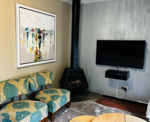 A Cozy Secure 2-Bed Apartment with a lovely garden