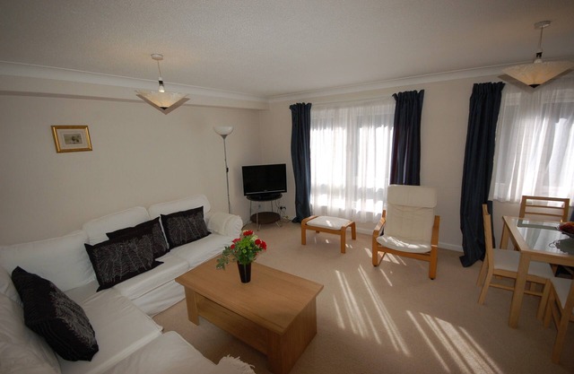 A Delightful 2 Bedroom 2 Bathroom City Apartment in Picturesque Location