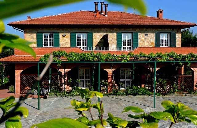 A Delightful Casale in the Heart of Italy, Organic Farm, infinity pool