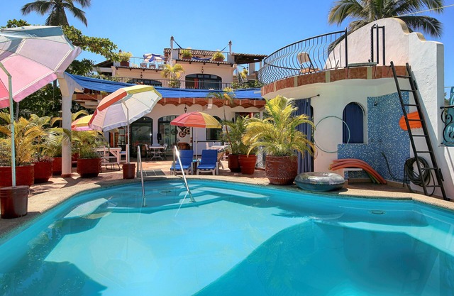 A Family-Event- Reunion-Retreat, w/Pool, beach 100 steps, 4 or 8 bedroom Villa