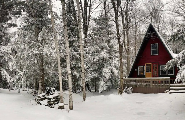 A-Frame Cabin in the Woods *Mins to Mt. Sunapee*
