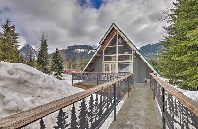 A-Frame w/ Views: Walk to Snoqualmie Lifts!