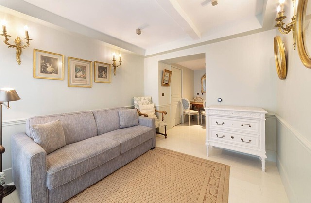 A French Chic 1-BDR Apartment in Saint Germain