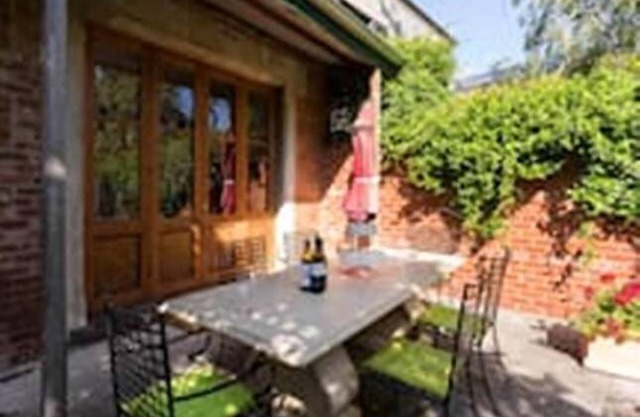 A Grand South Melbourne Terrace less than 1km to CBD with Parking .