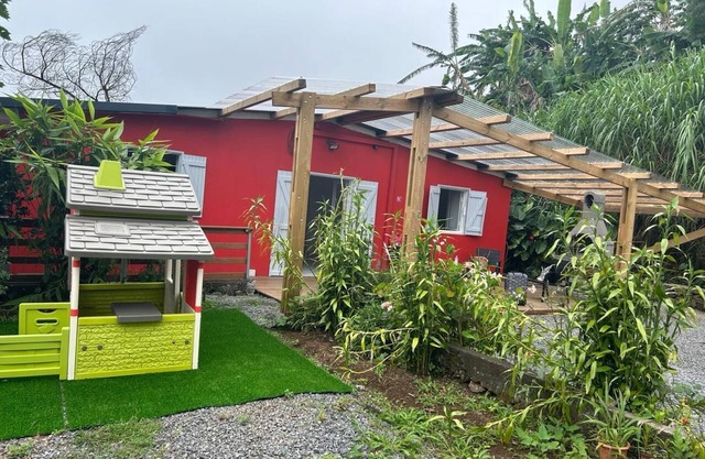 A haven of peace for 8 people, the experience of a house in the heart of the island.