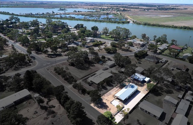 A house to fit all occasions- Water Skiing, Motor Sport Park or just relaxing