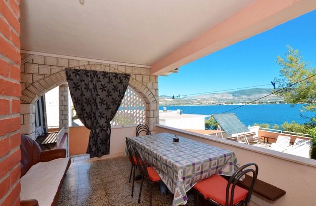 A large apt with big terrace, next to the beach