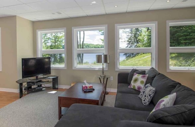 A Northern Soul - Stunning Cottage w/Dock, Watercraft & Games Room