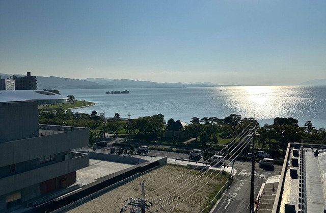A panoramic view of Lake ShinjiSpacious living s/Matsue Shimane