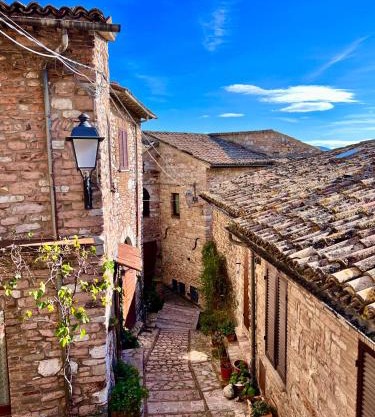 A Passo Lento nel Castello di Collepino - Spello