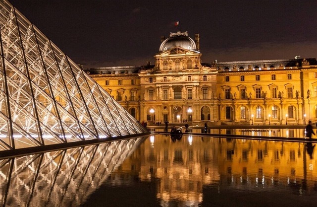 A PERFECT BASE TO EXPLORE ALL THE MAGIC OF PARIS - LOUVRE, PALAIS ROYAL & MORE
