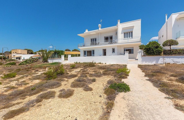 A Piedi Nudi A Mare by BarbarHouse