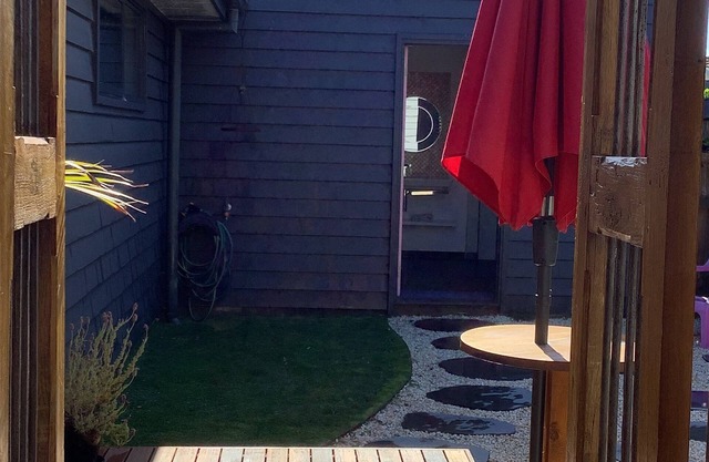 A Place on Tuckfield - Pet Friendly