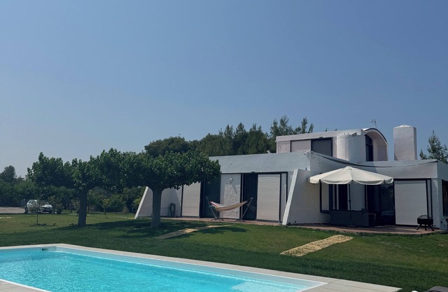 A private,family-friendly estate with pool, garden,and all comforts—near the sea