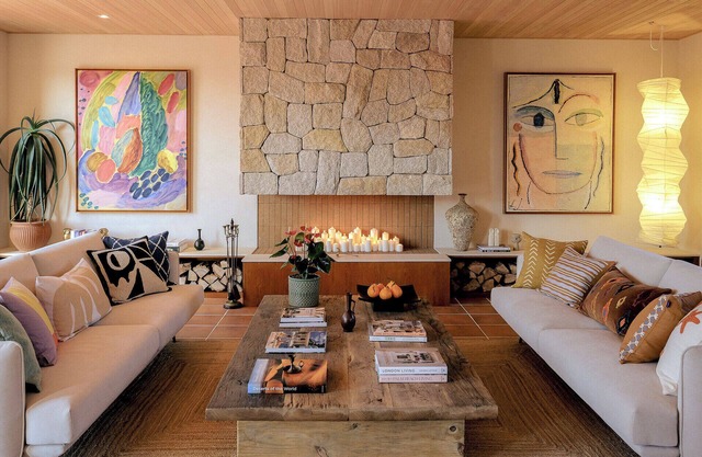 A private seaside villa in Jeju , with a tennis court just for you.