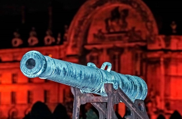 A SERENE RETREAT & COMBINATION OF LUXURY, COMFORT, AND LOCATION-RUE DE GRENELLE