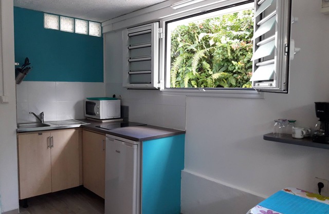 A SHOELCHER, STUDIO IN QUARTER RESIDENTIAL QUIET