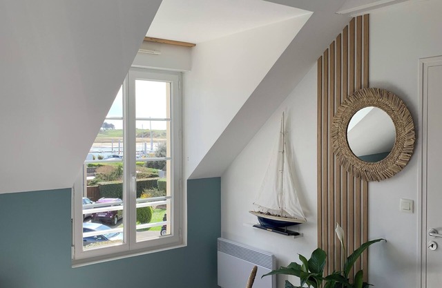 A sunny apartment just 2 steps from the port, decorated to a high standard