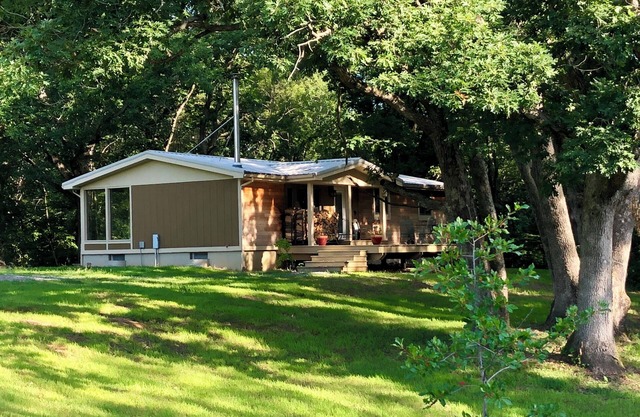 "A Taste of Heaven" 3-bedroom house in Fairfield with WiFi, A/C & east entrance