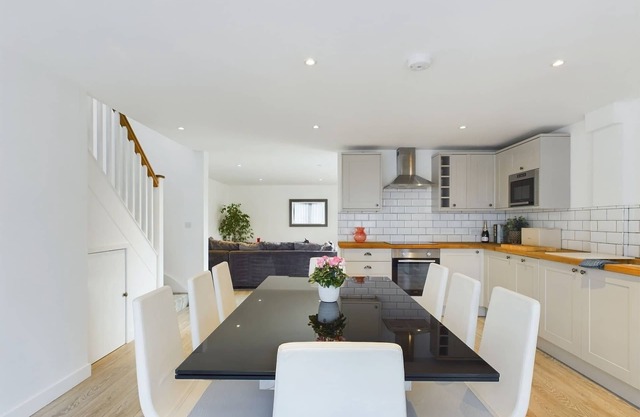 A tranquil farm stay in the Weald of Kent, 50mins from central London via PT.