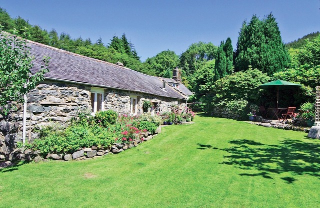 A truly enviable setting, this secluded barn conversion makes a wonderful holiday retreat.