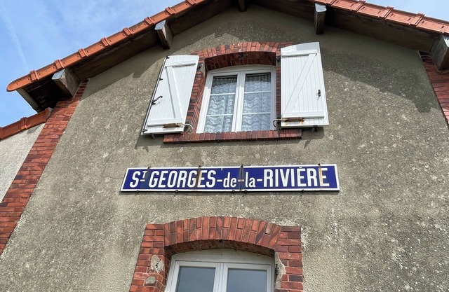 A unique stay in an old railway station, in the heart of the Cotentin sea & countryside.