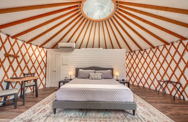 A Unique Texas Hill Country Glamping Experience! Full bathroom and Great AC!