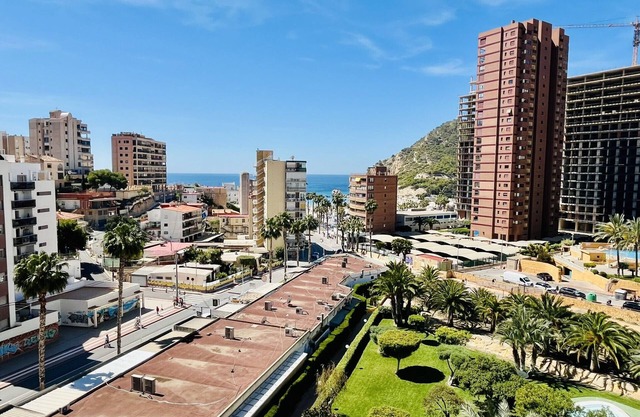 A796 - Complete apartment with air conditioning, garage and swimming pool in front of the beach