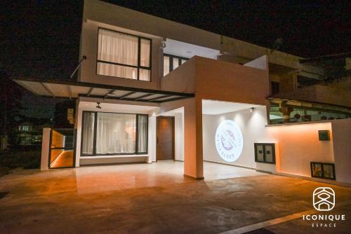 A8010 Villa Kuantan by Iconique BBQ or Pool