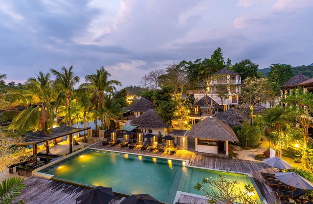 Aana Resort & Spa